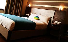 Hotel Plaza Saphire At New Delhi Railway Station